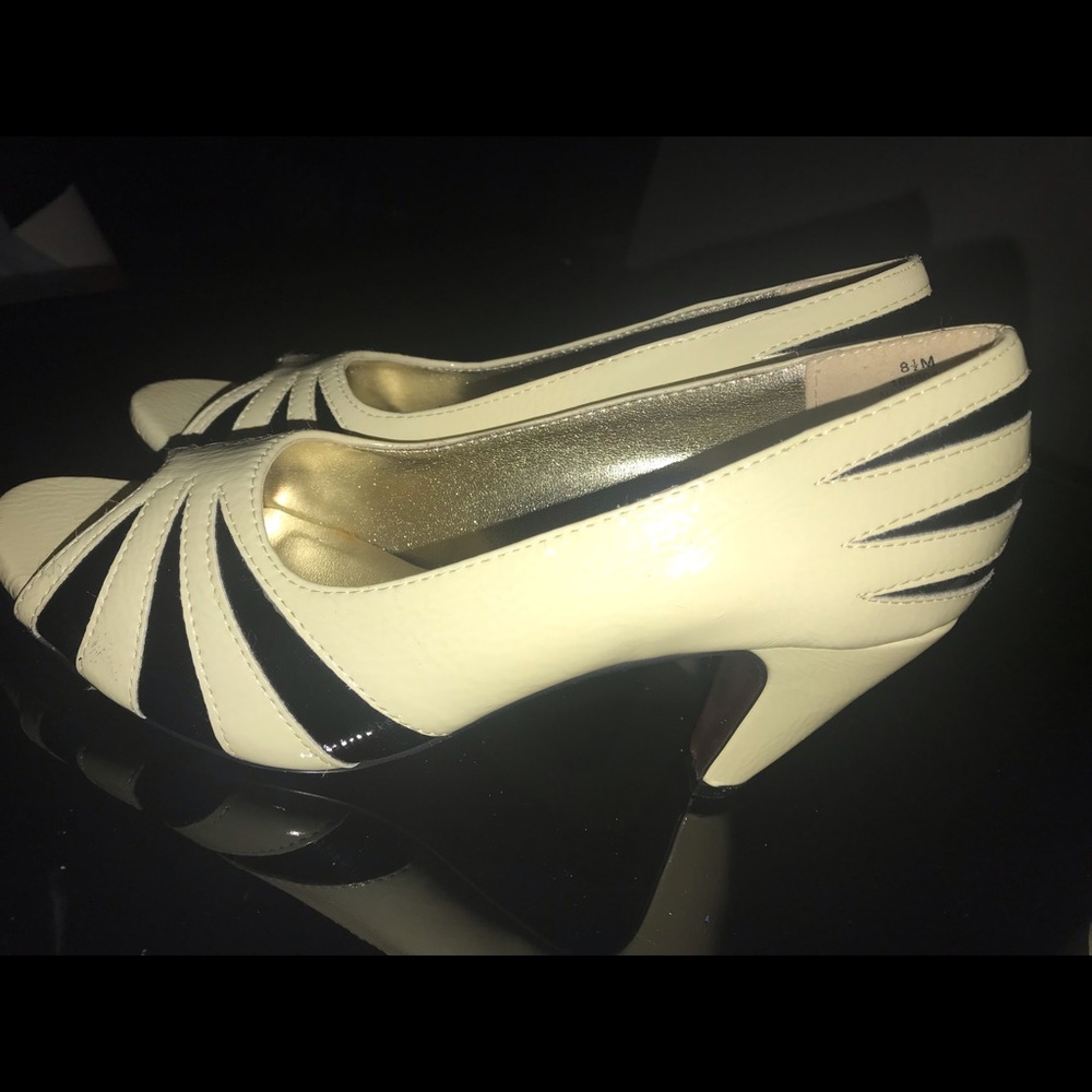 Heels - Picture 3 of 4